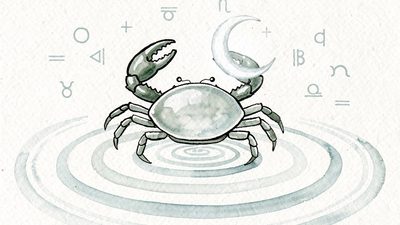 Акварельная иллюстрация знака Рака с бледным месяцем и кругами на воде в утреннем свете